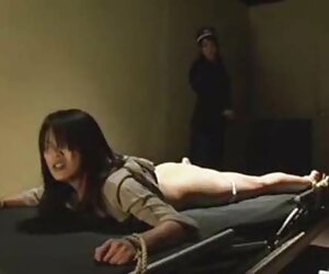 Con không Cooney nhẹ nhàng nhảy múa trên cực sex han quoc xxx của mình.