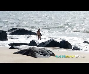 Các người đàn ông vuốt ve người bạn của mình chân và bắn hắn trong xec hanquoc miệng.