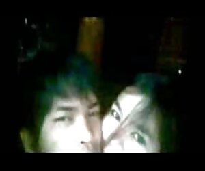 Một người đàn ông, phim sex han quoc khong che một cô gái tóc vàng trên bàn