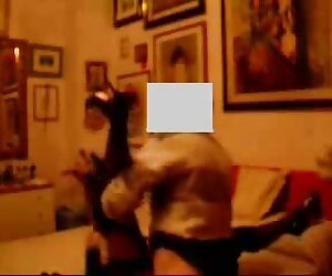 Đổ kem vào âm đạo và làm việc với đồ chơi sex nguoi mau han quoc