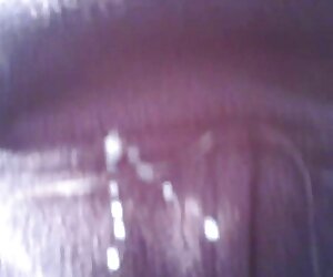 Cô web sex hàn quốc ấy bước đi trần truồng trên một đường phố bận rộn