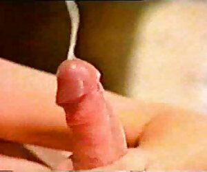 Một người sec han quoc phụ nữ trong phòng tắm, một người đàn ông quấy rầy cô miệng
